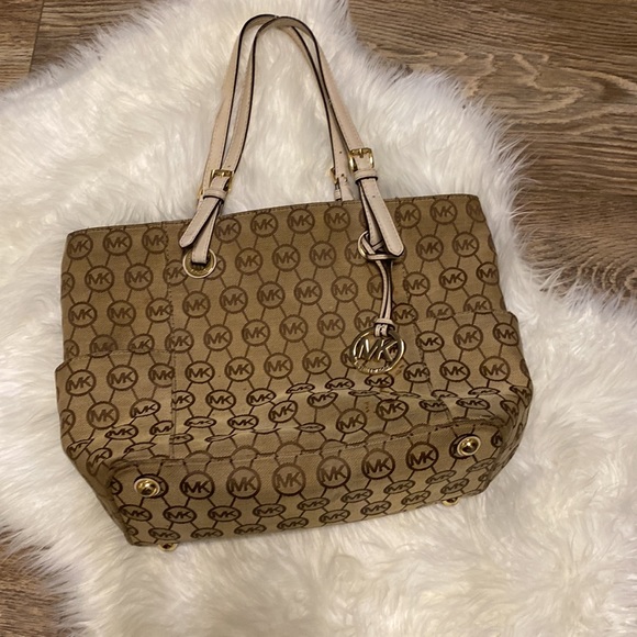 MICHAEL Michael Kors Signature Canvas Tote - Picture 2 of 9